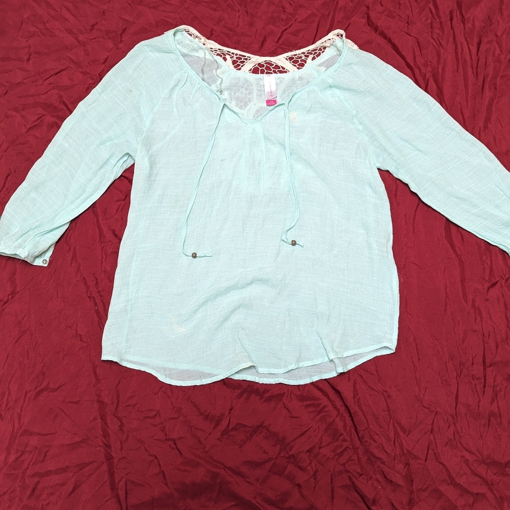 2 Large No Boundaries Women's Tops